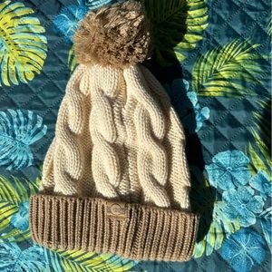 Carhartt Women’s knit pom beanie